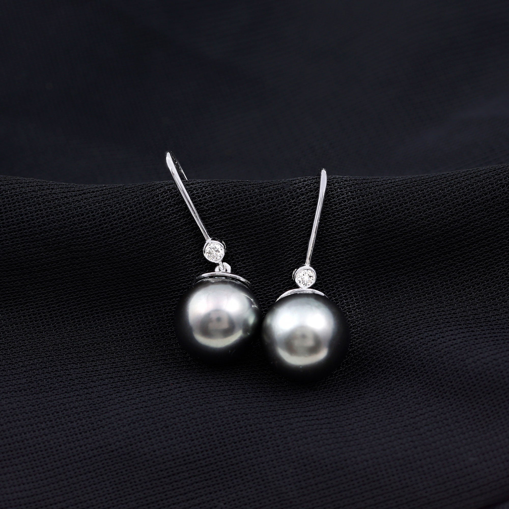 16 Carat Tahitian Black Pearl Dangling Earrings with Diamond