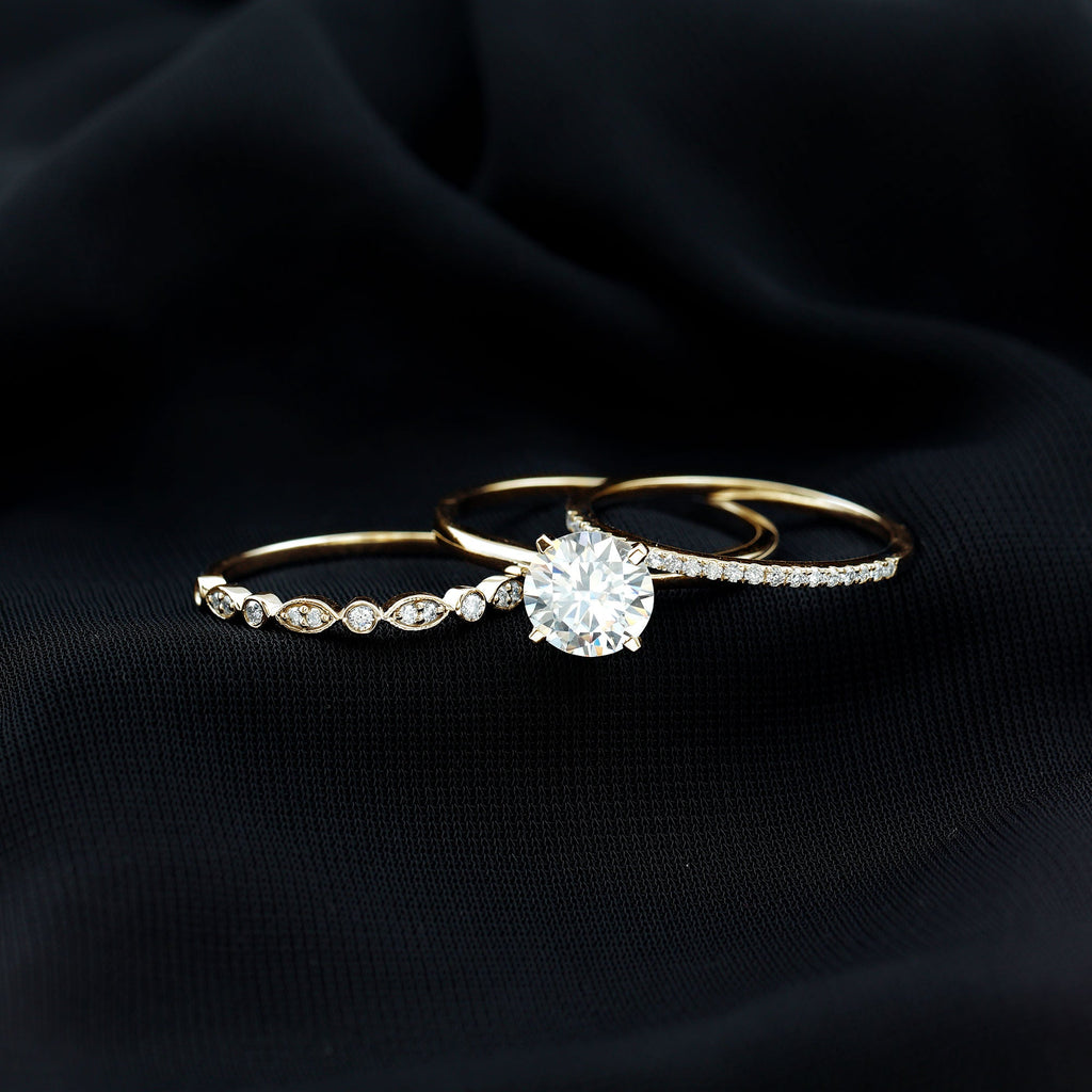 Round shape Solitaire Moissanite Trio Wedding Ring Set
