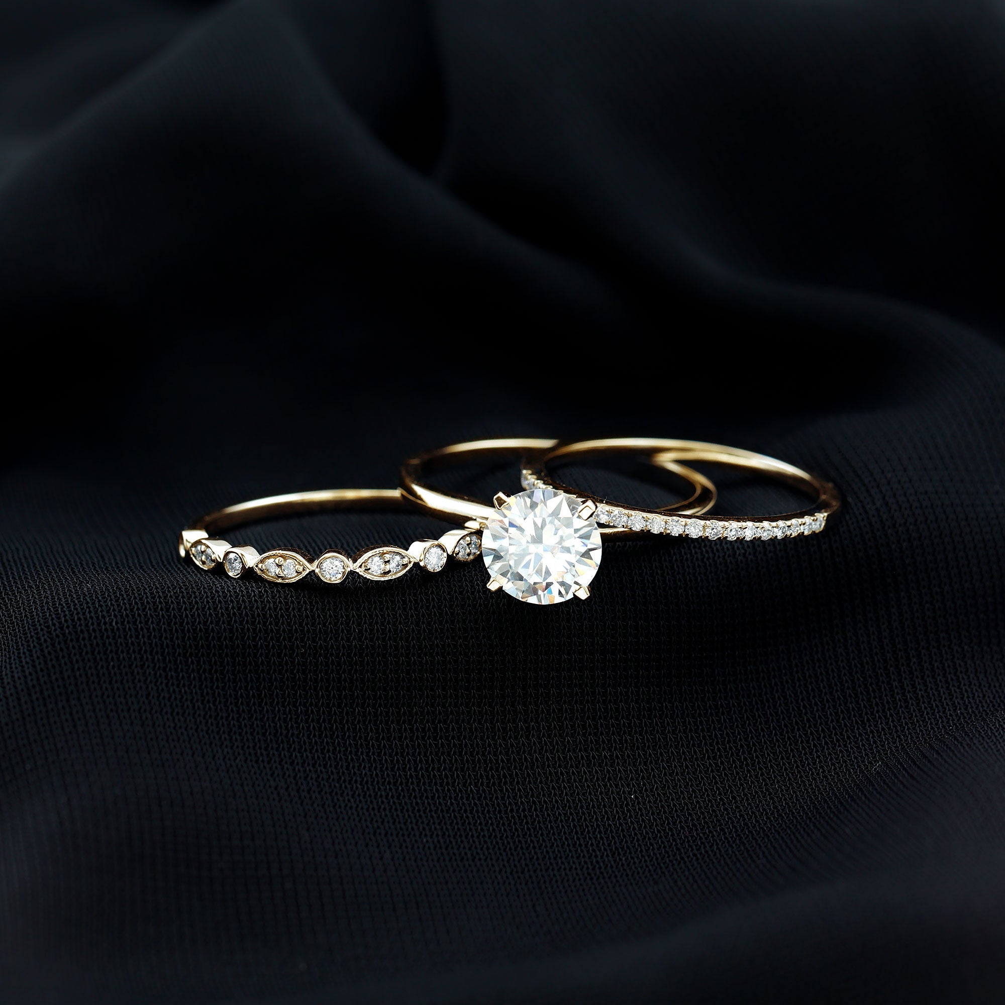 Round shape Solitaire Moissanite Trio Wedding Ring Set