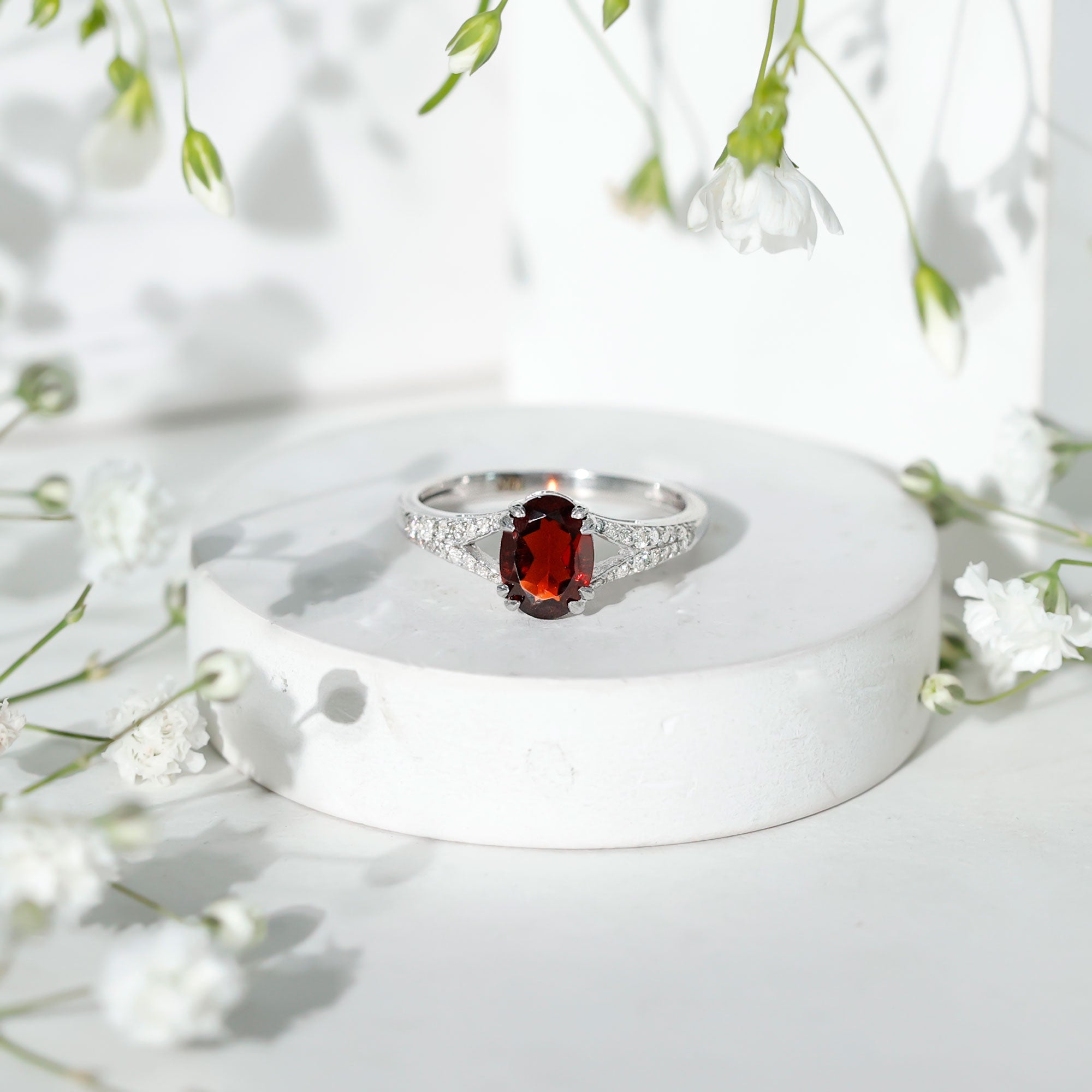 Natural 1.5 Carat Garnet Oval Engagement Ring with Diamond Split Shank