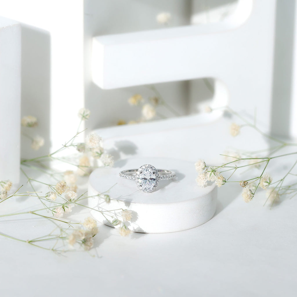 1.2 Carat Cubic Zirconia Oval Halo Engagement Ring for Women