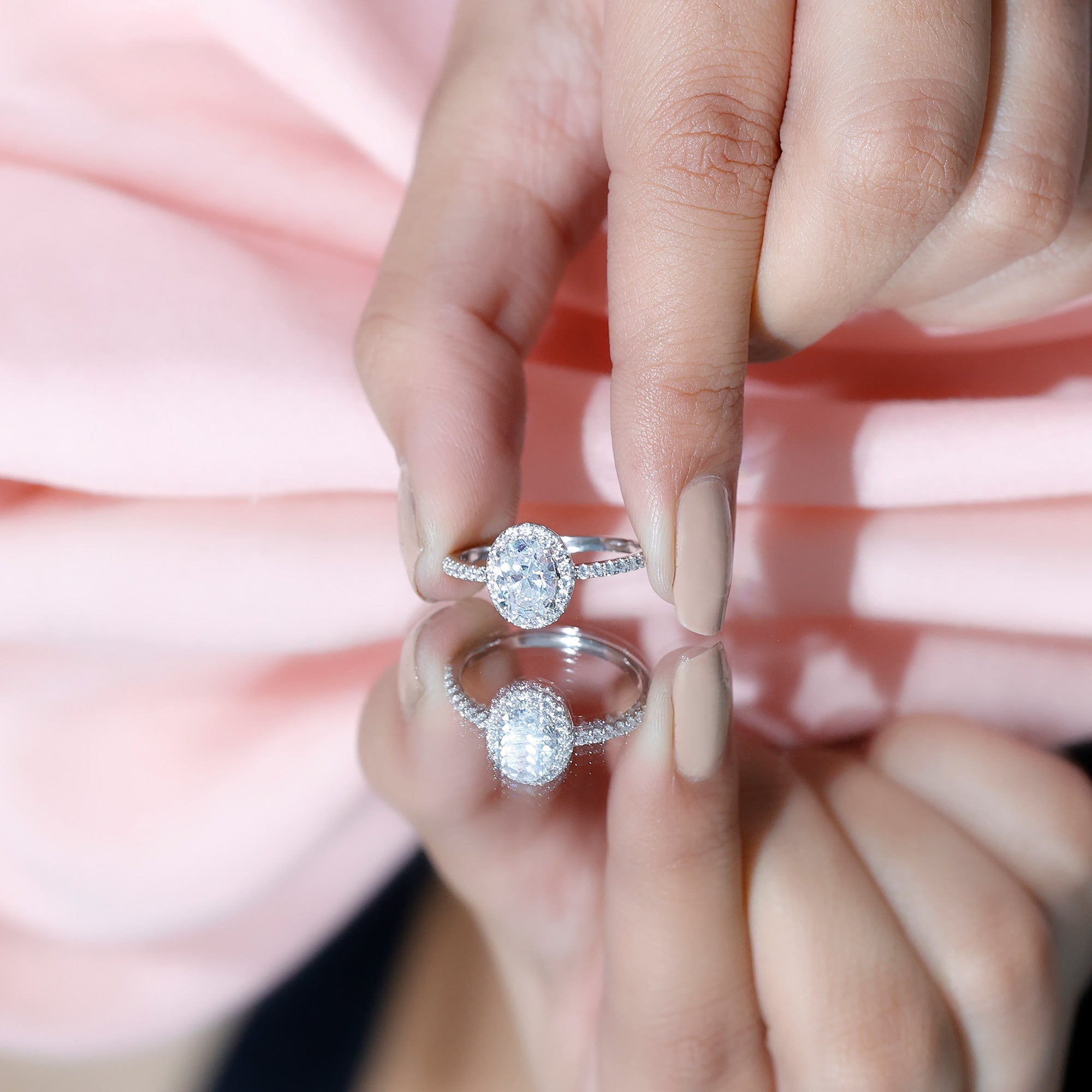 1.2 Carat Cubic Zirconia Oval Halo Engagement Ring for Women