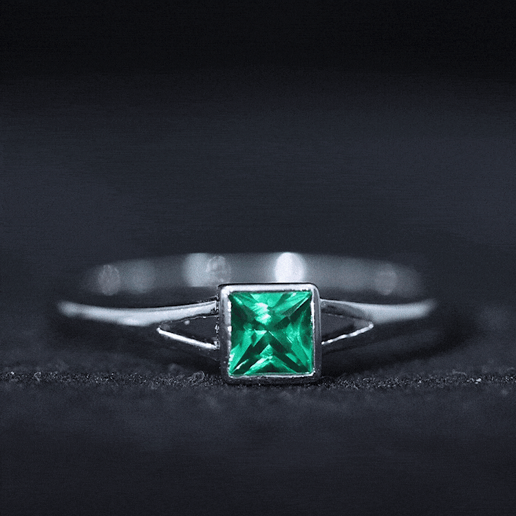 5mm Princess Cut Lab Grown Emerald Solitaire Ring with Split Shank