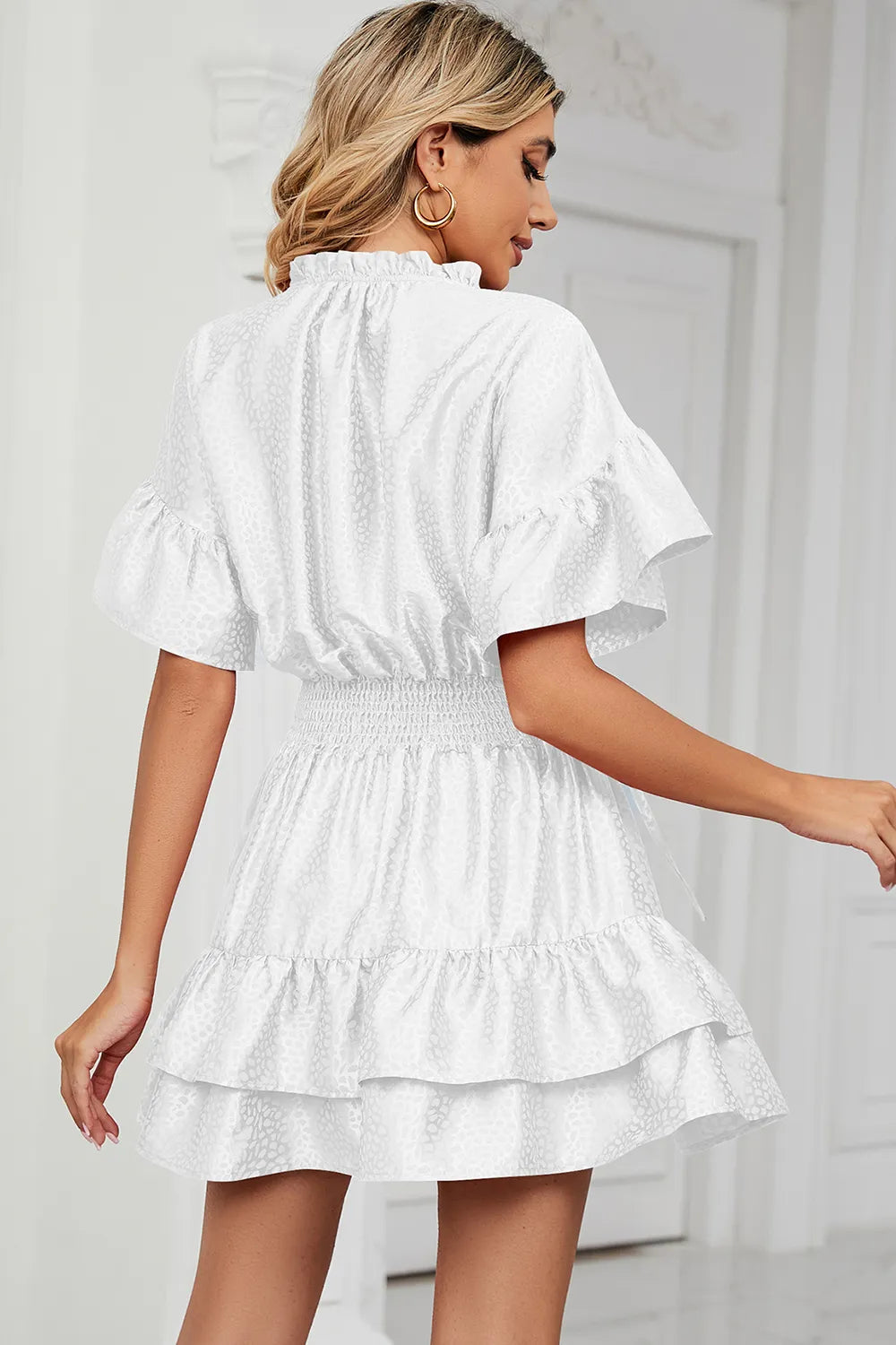 Solid color waist cinching loose V-neck lotus leaf dress for women